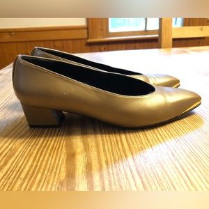 Stuart Weitzman Gold leather block heel pumps. Size 6.